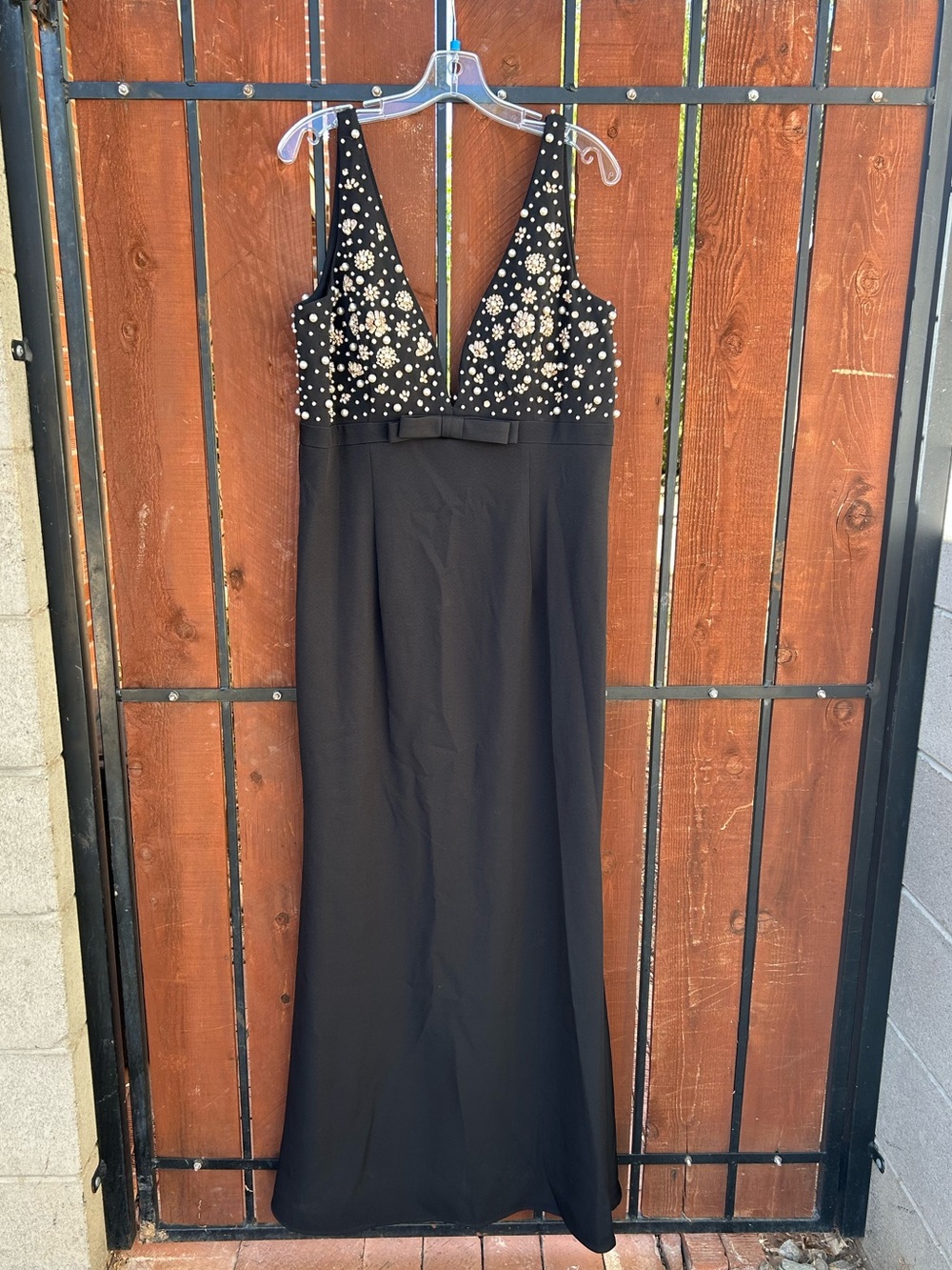 Mac Duggal 2278 Black Crepe Sleeveless Beaded V Neck Gown Bow SZ 14 NWT - Picture 2 of 9